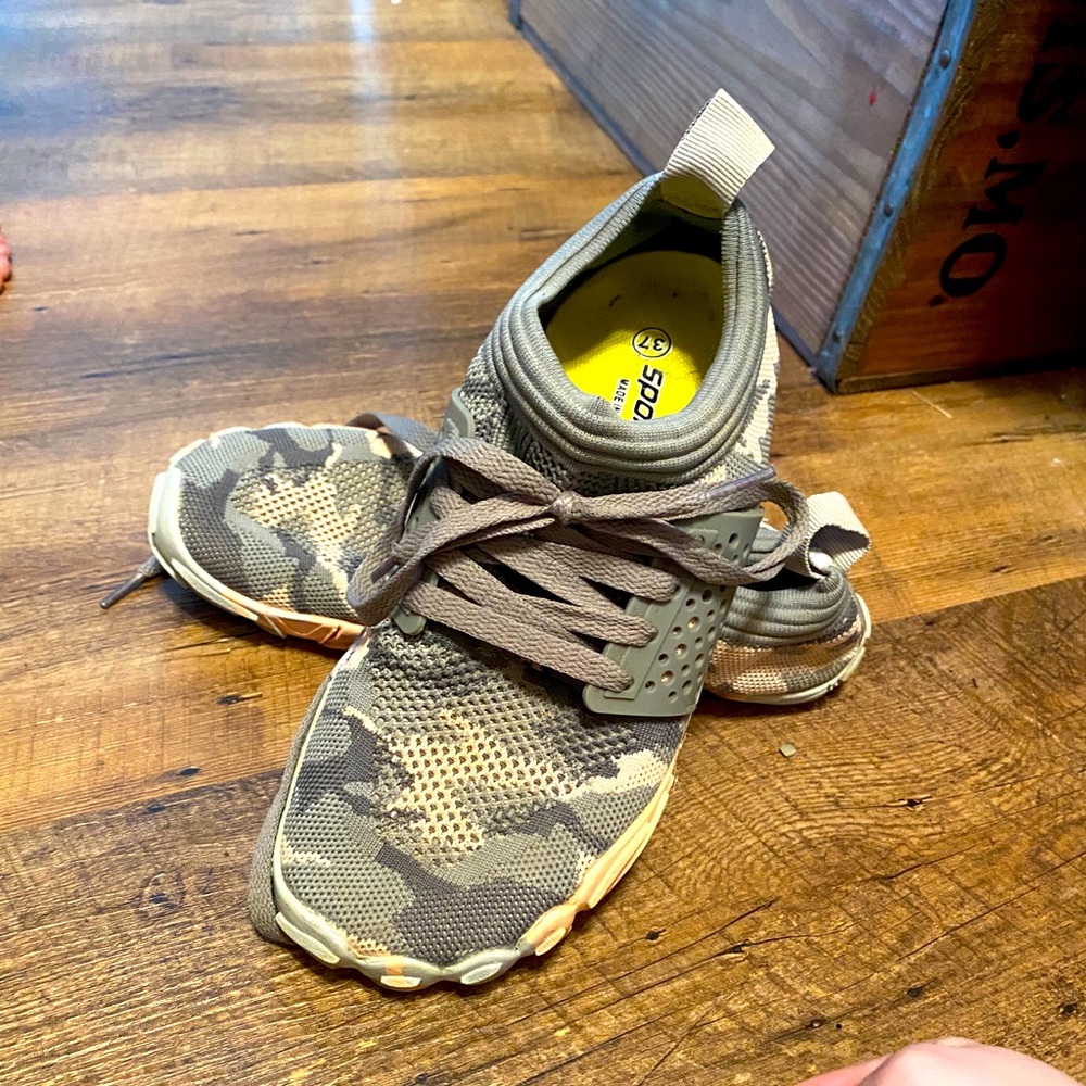Water shoes
